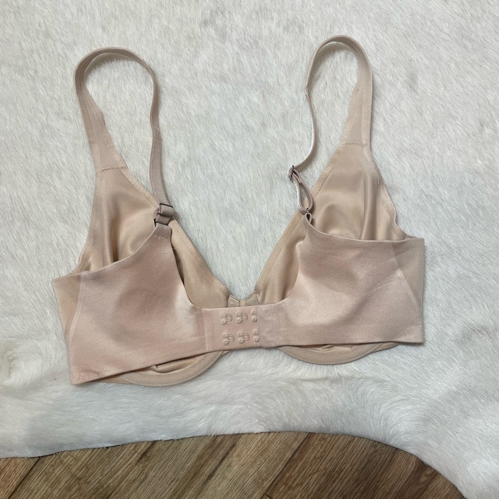 Spanx Pillow Cup Signature T-Shirt Bra - Picture 9 of 12